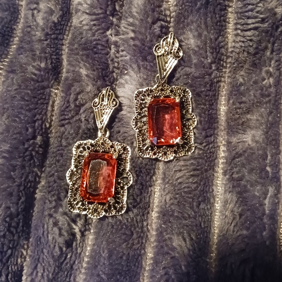 Jewelry - NEW! Vintage Style Faux Ruby Earrings